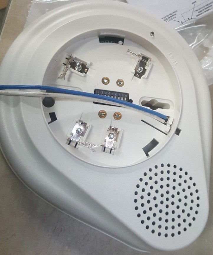 Simplex 4098-9772, Simplex (4098-9772) TrueAlarm Sensor Base w/520 Hz Sounder 07431568